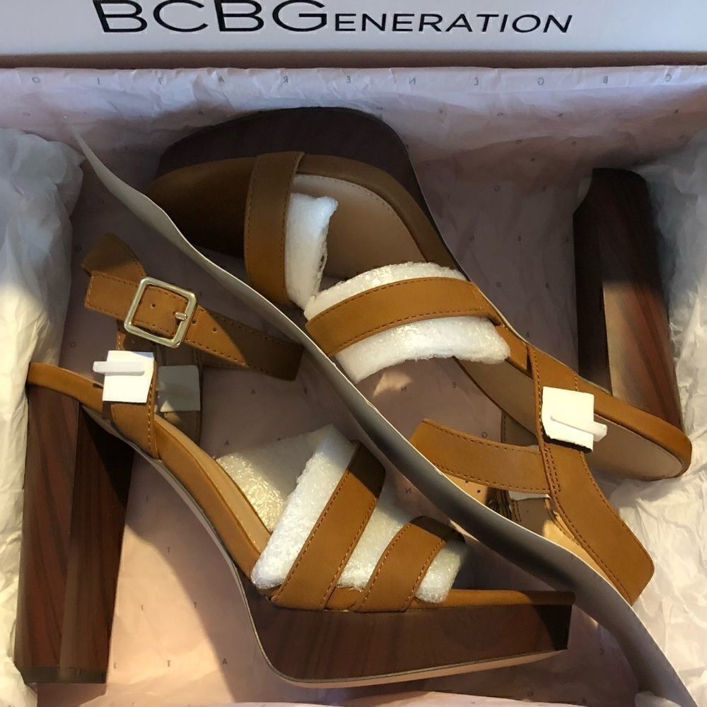 BCBGeneration
ONNIA PLATFORM SANDAL in Camel - Picture 10 of 10